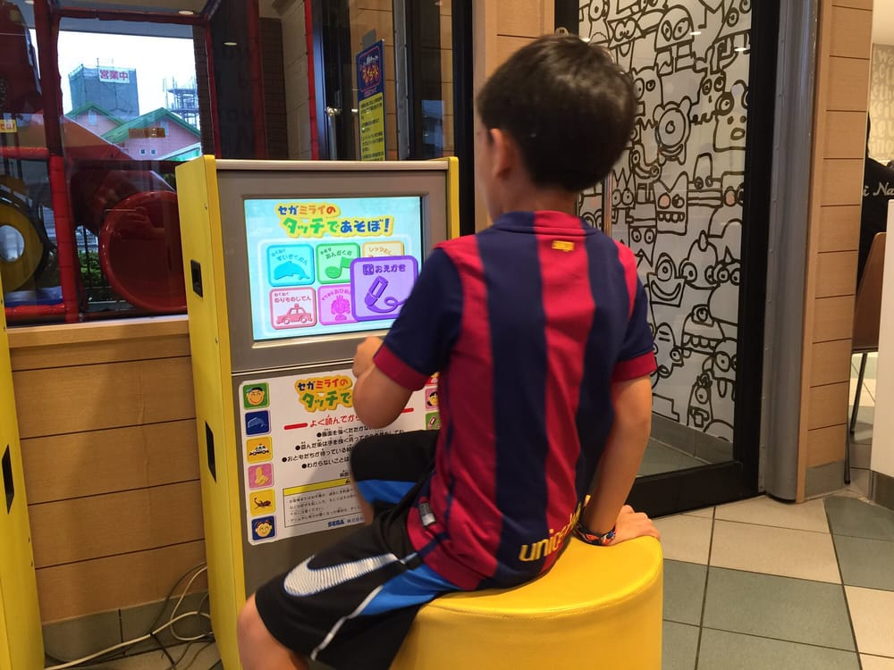 La Fish Life transformée en borne de jeu dans un restaurant McDonald's à Osaka